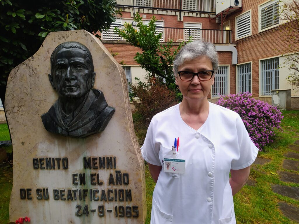 Anna Olivé en el jardín del Hospital